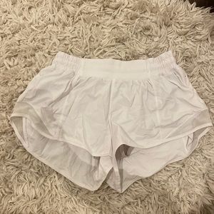 Lululemon hottie hot shorts 2.5 inch